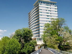 Balatonalm&aacute;di